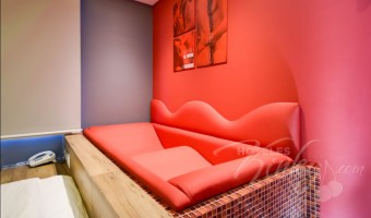 Habitación Suite  del Love Hotel Quinto Elemento  con Cóncavo y Convexo