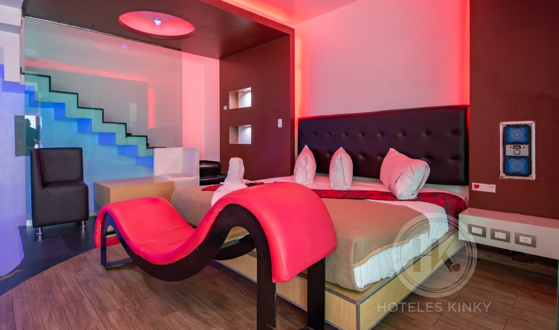 Habitación Villa Jacuzzi del Love Hotel Blitz Suites & Villas con Jacuzzi