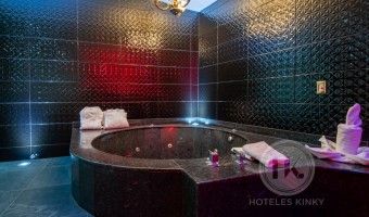 Habitación Suite Temática Cuarto Rojo del Love Hotel Ferri Hotel & Suites  con Jacuzzi
