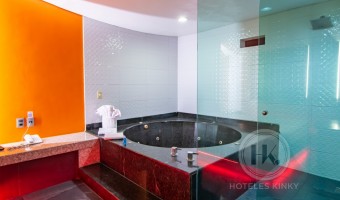 Habitación Suite Jacuzzi del Love Hotel Ferri Hotel & Suites  con Jacuzzi