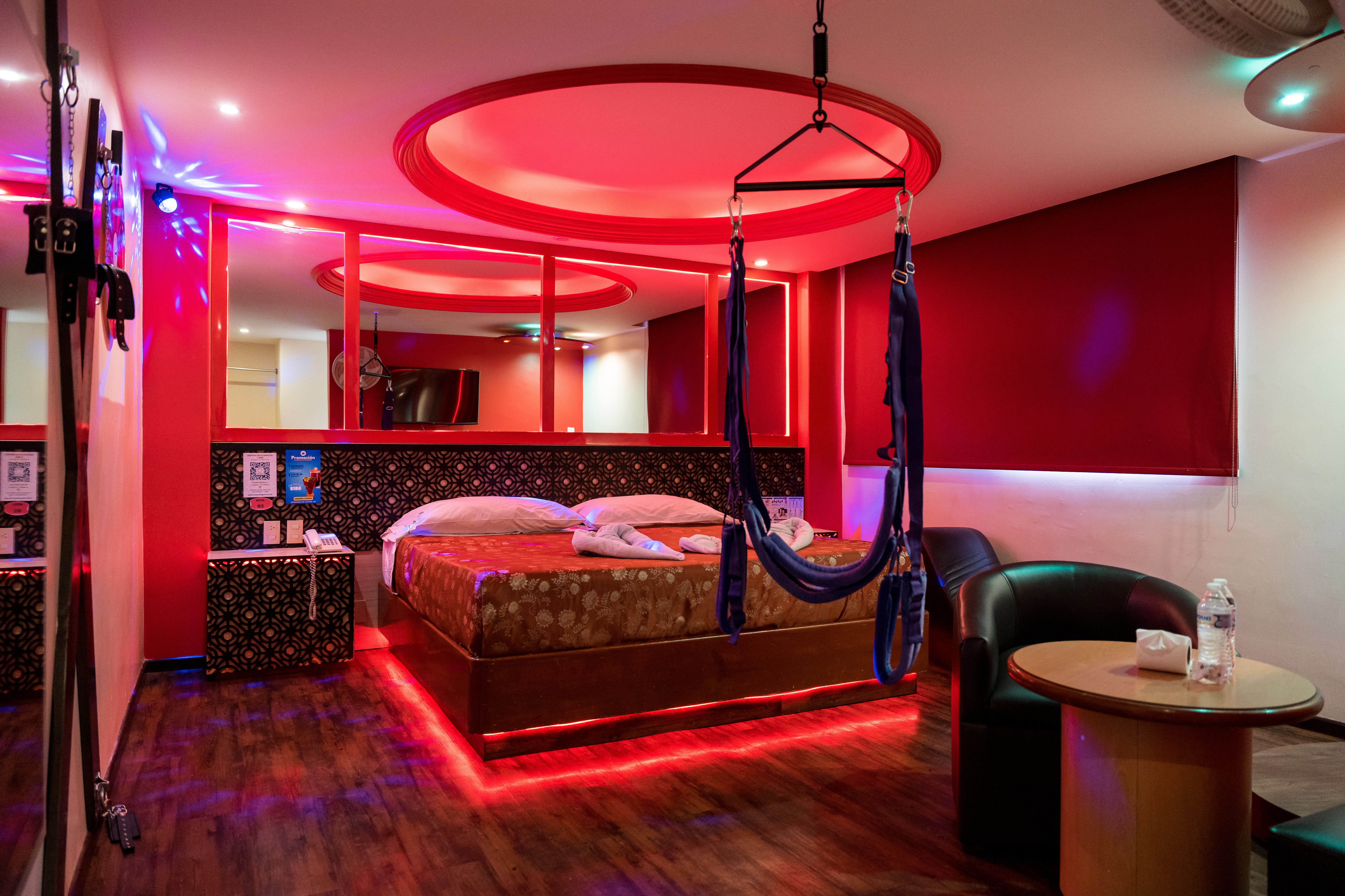 Habitación Villa Tentaciones del Love Hotel Gran Via con Columpio Fetish