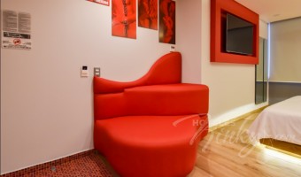 Habitación Master Suite Jacuzzi Vapor  del Love Hotel Quinto Elemento  con Fajódromo