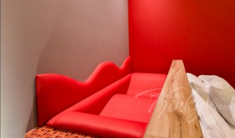 Habitación Villa  del Love Hotel Quinto Elemento  con Cóncavo y Convexo