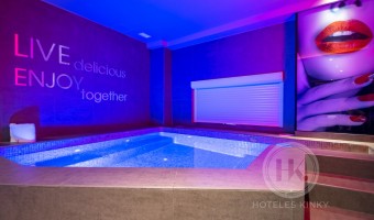 Habitación Pool & Spa Suite  del Love Hotel V Motel Boutique Viaducto
