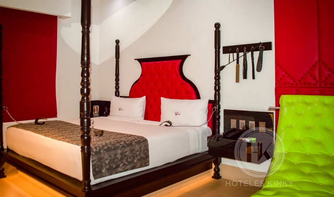 Love Hotel VP León , Habitacion Red Room